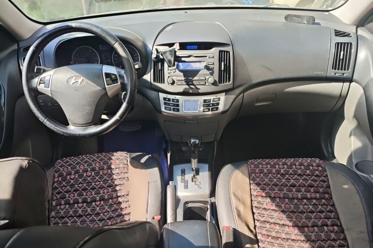 Used Hyundai Celesta 2011 1.6L Automatic Luxury Version Center Console