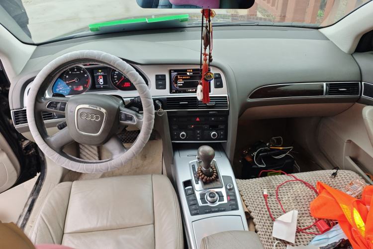 Used Audi A6L 2011 2.0 TFSI Automatic Standard Edition Center Console