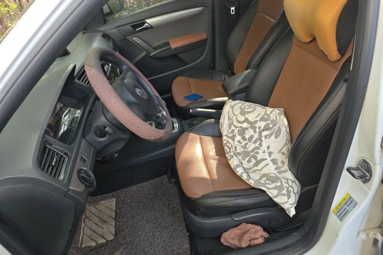 Used Volkswagen Gran Lavida 2013 1.6L Manual Fashion Model