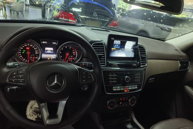 Used Mercedes-Benz GLE 2018 GLE 320 4MATIC Dynamic Edition Collector's Edition Center Console