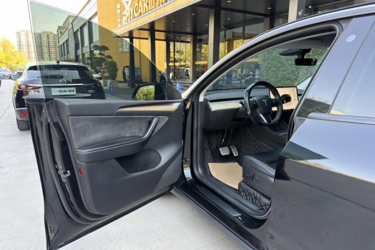 Used Tesla Model Y 2022 Rear-Wheel-Drive Version Interior 3