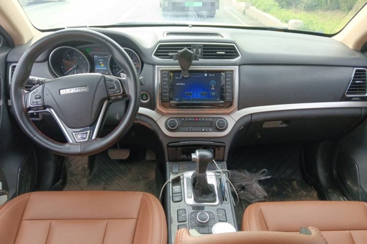 Used Haval H6 Coupe 2016 Blue Label 1.5T Automatic Two-Wheel Drive Urban Model Center Console