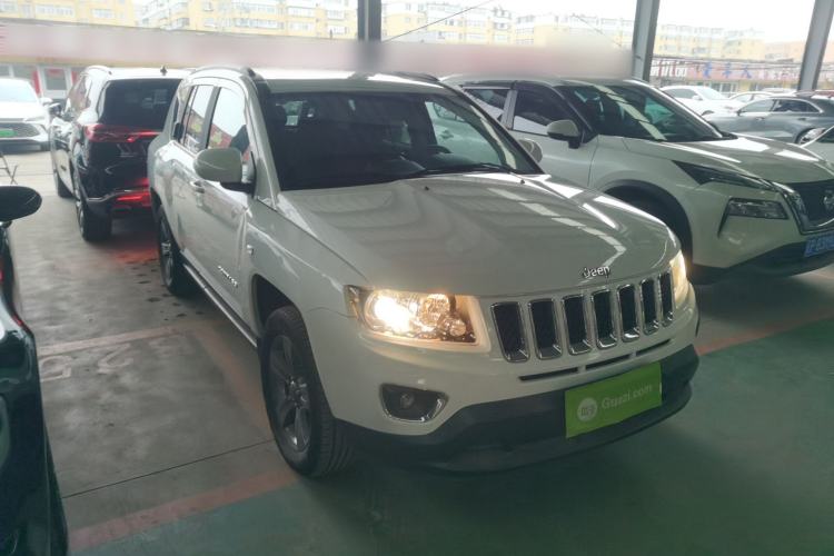 Used Jeep Compass 2014 Revised Version 2.4L Four-Wheel Drive Comfort Edition Front Right 45 Deg