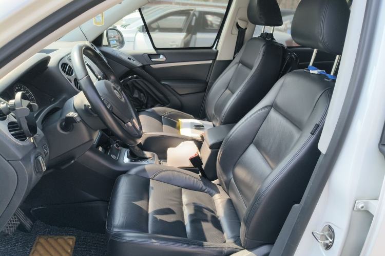 Used Volkswagen Tiguan 2015 2.0 TSI Automatic All-Wheel Drive Luxury Edition Left Front Seat