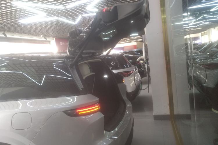 Used Li Auto Li Auto i8 2025 Model Standard Version
