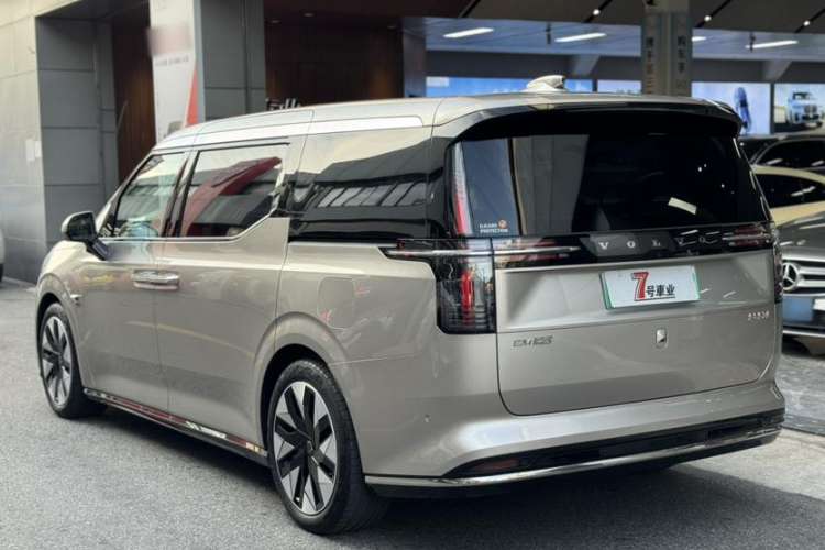 Used Volvo EM90 2025 Ultra Six-Seater
