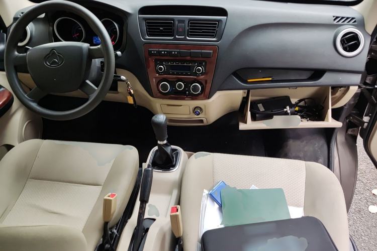 Used CHANGAN KAICHENG Ruixing M80 2014 1.5L Standard Version 4G15S Center Console