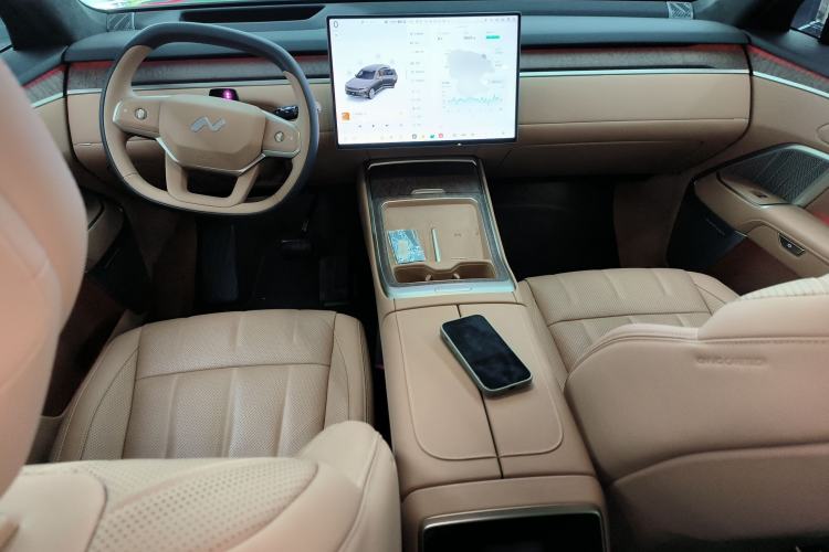 Used ONVO Luxeed L90 2025 Model—Max Six-Seater Version Center Console