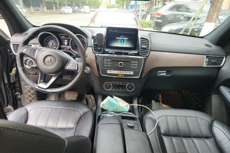 Used Mercedes-Benz GLE 2017 GLE 320 4MATIC Dynamic Model Center Console