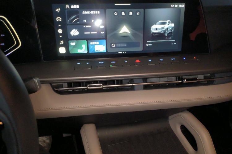 Used Changan Hunter 2024 Knight Edition Flagship Model Dual-Motor All-Wheel Drive Standard Box
