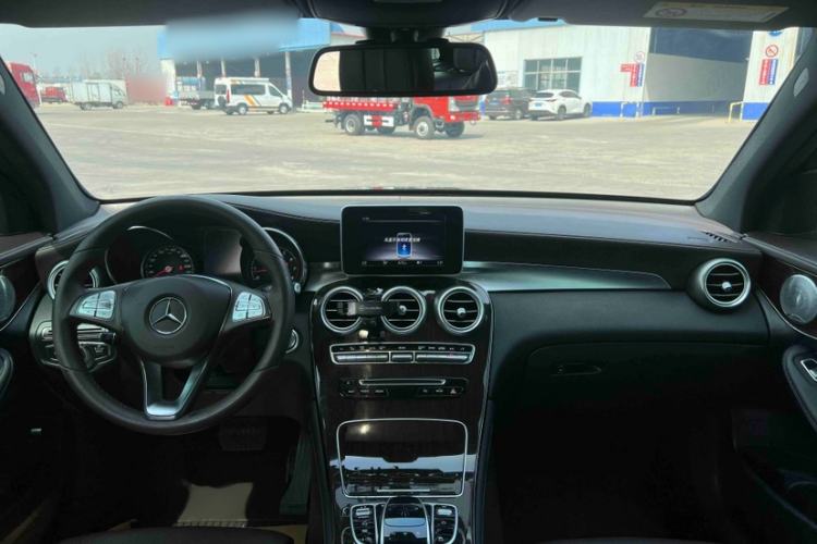 Used Mercedes-Benz GLC 2018 GLC 260 4MATIC Dynamic Edition Interior 3