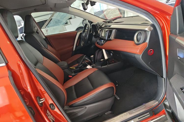 Used Toyota RAV4 2015 2.5L Automatic 4x4 Elite Edition Right Front Seat