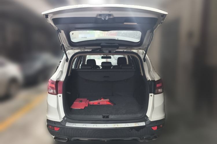 Used Dongfeng Aeolus AX7 2015 2.0L Automatic Zhiyi Trim
