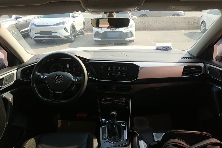 Used Volkswagen Tayron 2021 330TSI Two-Wheel Drive Luxury Smart Connectivity Version Center Console