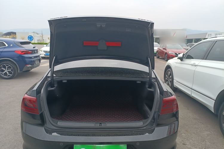 Used Volkswagen Magotan 2023 2 Million Units Commemorative Edition 330TSI DSG Luxury Version Trunk