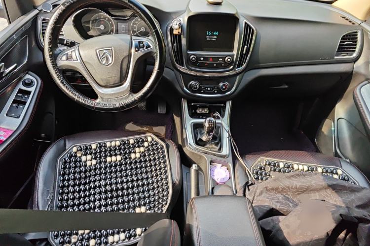 Used Baojun 560 2015 1.8L manual luxury version
