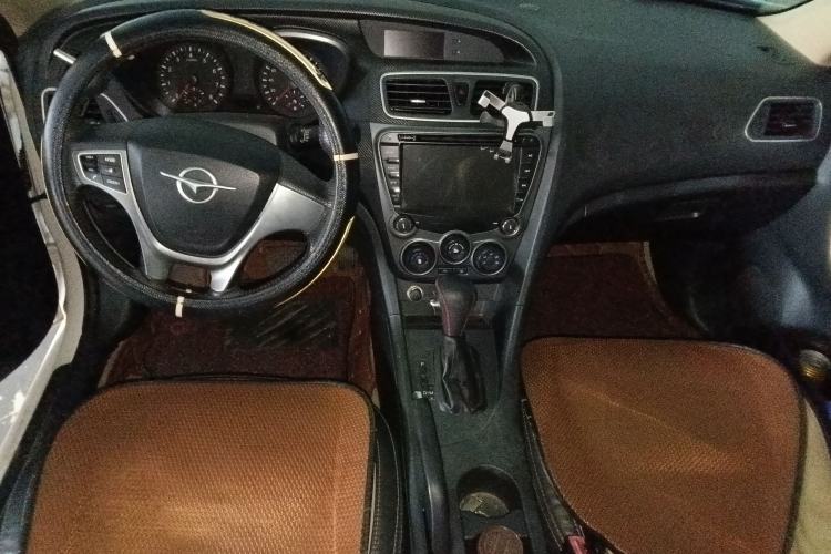 Used Haima Fumei 2015 1.6L Automatic Prestige Model Center Console