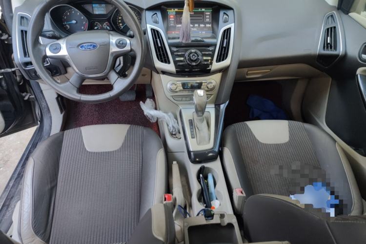 Used Ford Focus 2012 Sedan 1.6L Automatic Fashion Edition
