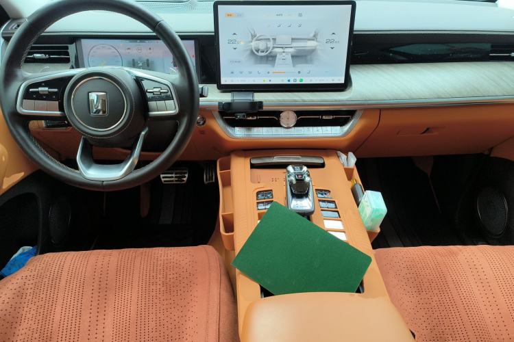 Used Tank 500 New Energy 2023 Hi4-T Center Console