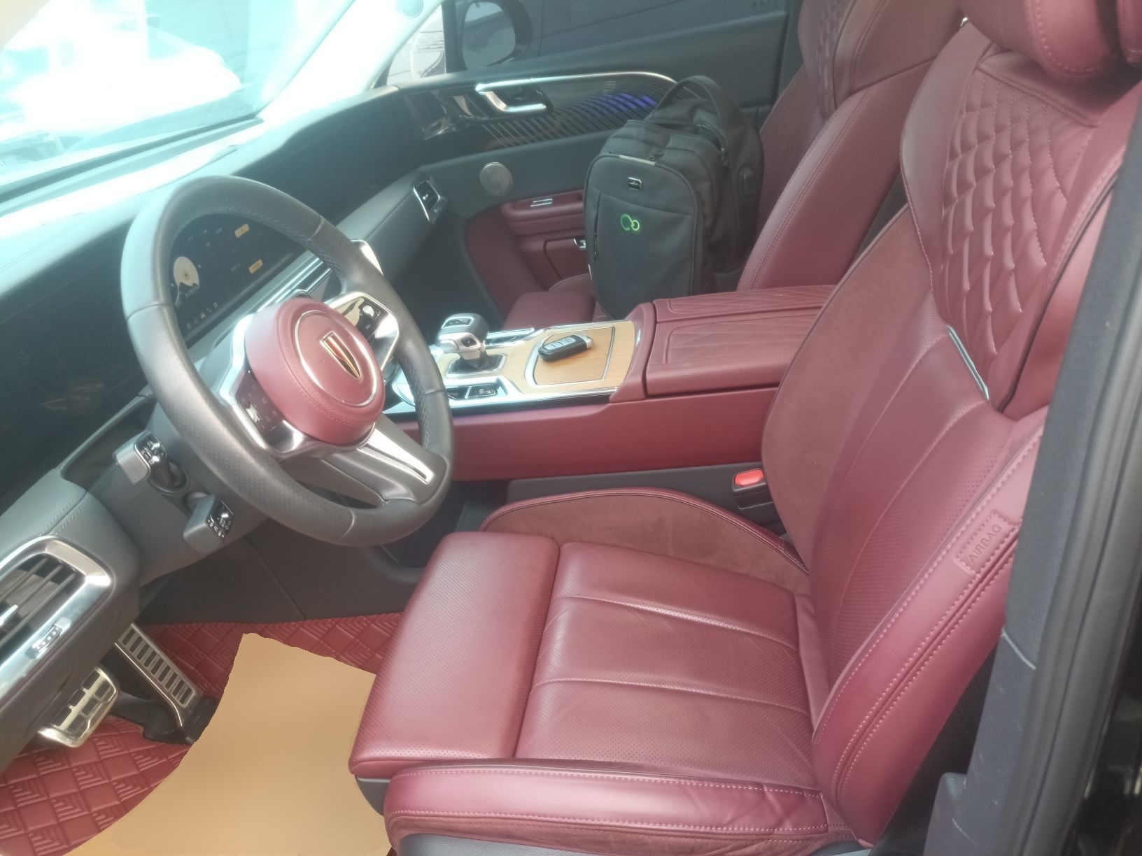 المقاعد الأمامية داخل السيارة