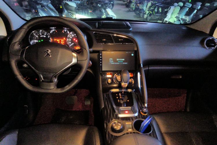 Used Peugeot 3008 2014 1.6THP Automatic Enjoyment Edition Center Console