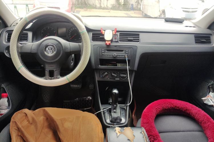 Used Volkswagen Santana 2013 1.6L Automatic Fashion Edition Center Console