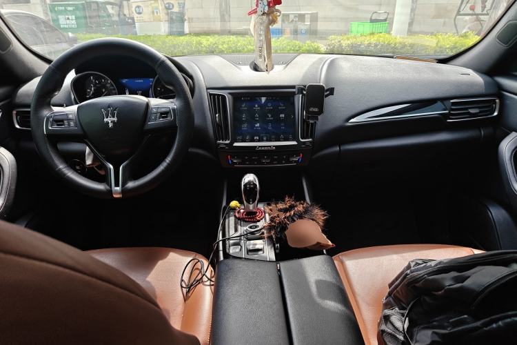 Used Maserati Levante 2018 3.0T Classic Edition Center Console