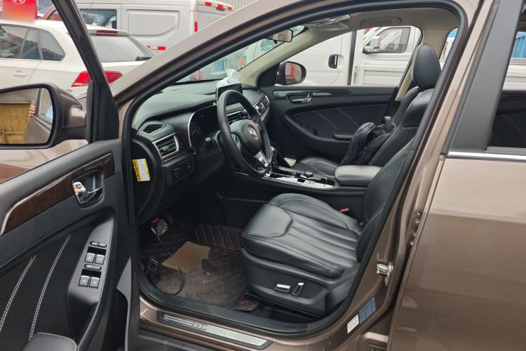 Used Dongfeng Fengon 580 2017 1.5T CVT Smart Style Model Left Front Seat