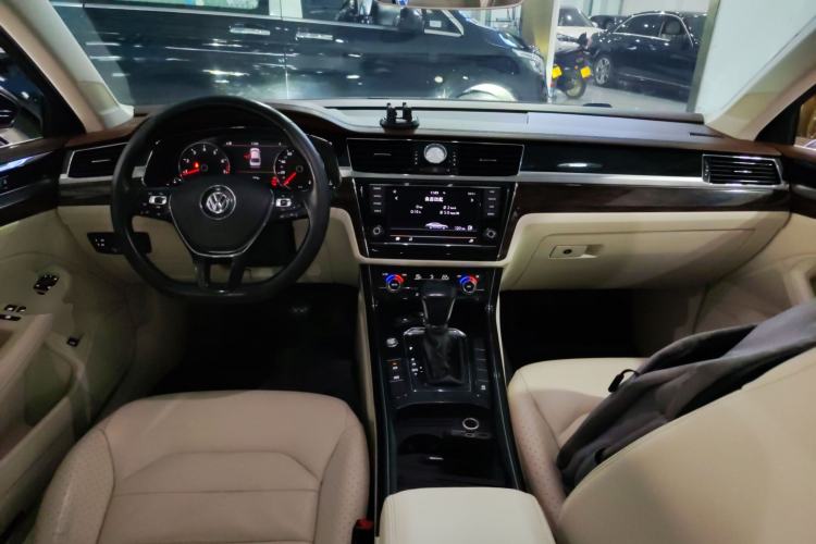 Used Volkswagen Phideon 2016 380TSI Two-Wheel-Drive Luxury Edition