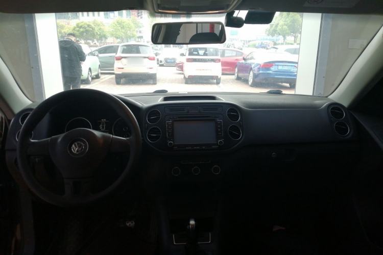 Used Volkswagen Tiguan 2015 1.8TSI Automatic Two-Wheel Drive Trend Edition Center Console