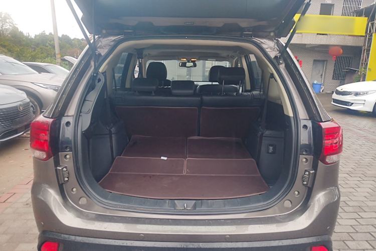 Used Mitsubishi Outlander 2019 2.4L 4x4 Zhi Xiang Edition 7 Seats China VI Standard