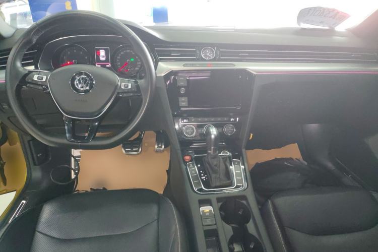 Used Volkswagen FAW-Volkswagen CC 2019 330TSI Glamour Edition China VI Center Console