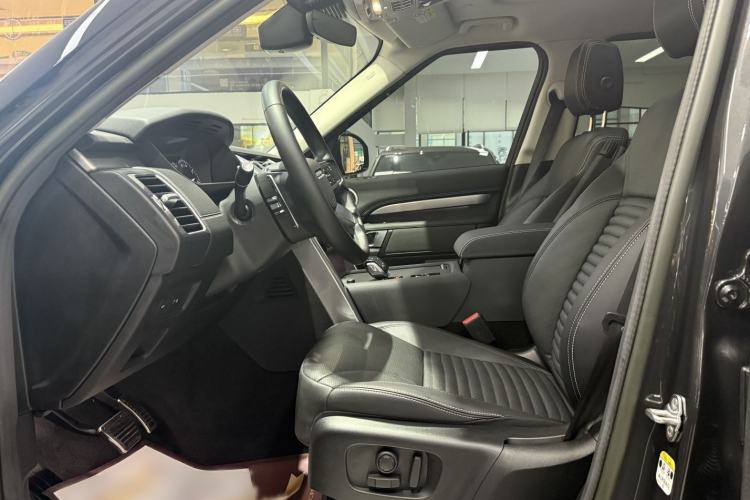 Used Land Rover Discovery 2023 Revised Version 360 PS R-Dynamic S
