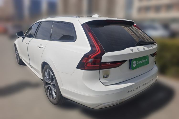Used Volvo V90 2025 Cross Country B5 AWD Smart Range Edition

