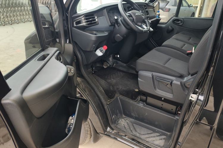 Used JMC Fushun 2023 2.0T Automatic Mid-Range High-Roof Commercial Multi-Purpose 7-Seater Passenger Vehicle