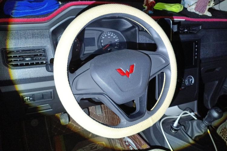 Used Wuling Hongguang PLUS 2020 1.5L Manual Standard Edition 5 Seats Steering Wheel