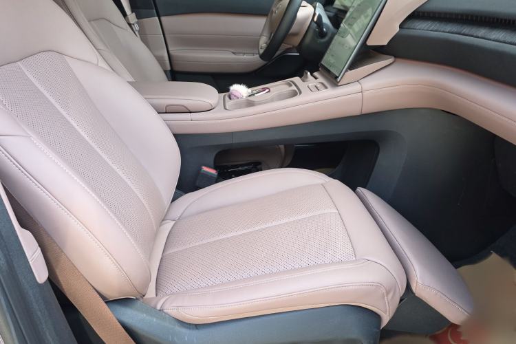 Used Nio EC6 2023 75 kWh Right Front Seat