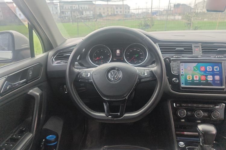Used Volkswagen Tiguan L 2017 330TSI Automatic Two-Wheel Drive Luxury Edition Steering Wheel
