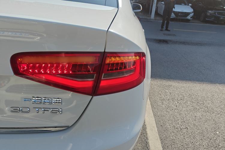 Used Audi A4L 2016 30 TFSI Automatic Comfort Model Right Rear Taillight