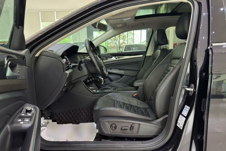 Used Volkswagen Passat 2019 330TSI Elite Edition China VI Left Front Seat