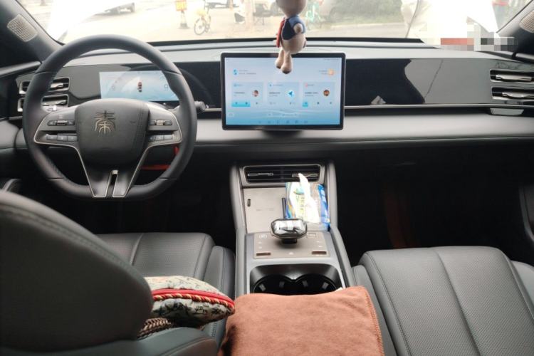 Used BYD Qin L 2024 DM-i 80KM Beyond Model Center Console