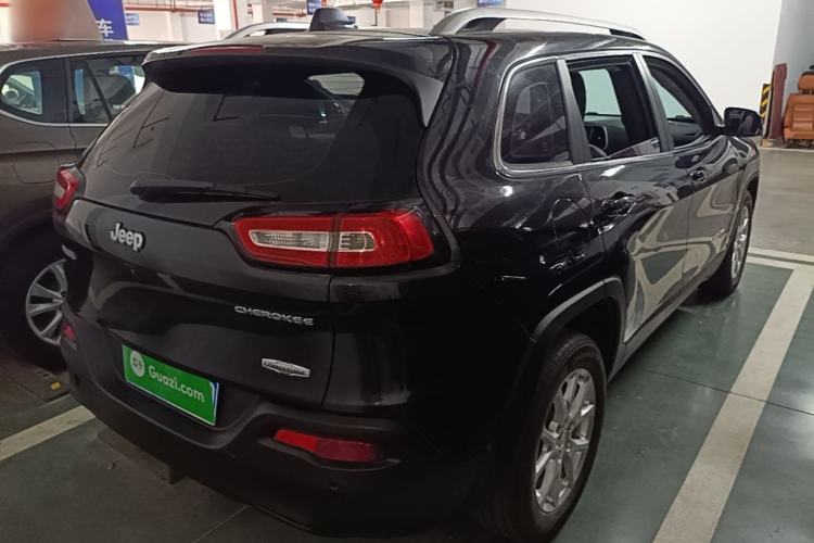 Used Jeep Cherokee 2016 2.0L Superior Edition
