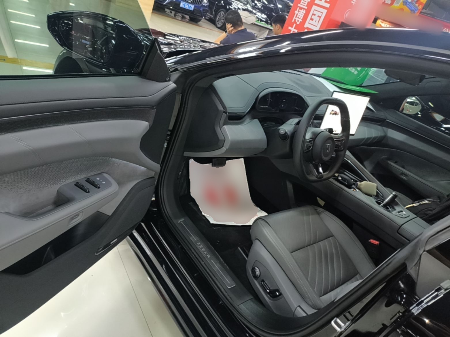 Zeekr 001 2024 YOU Edition 100 kWh All-Wheel Drive — снимка 18