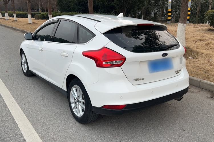 Used Ford Focus 2015 Hatchback EcoBoost 180 Automatic Elite Model Exterior 6