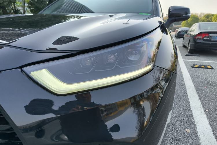 Used Toyota Highlander 2023 2.5L Smart Electric Hybrid Dual-Engine 4x4 Knight Edition 7 Seats
