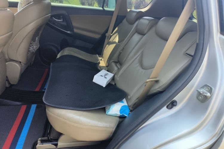 Used Toyota RAV4 2012 Luxurious 2.4L Automatic 4x4 with Stylish Features