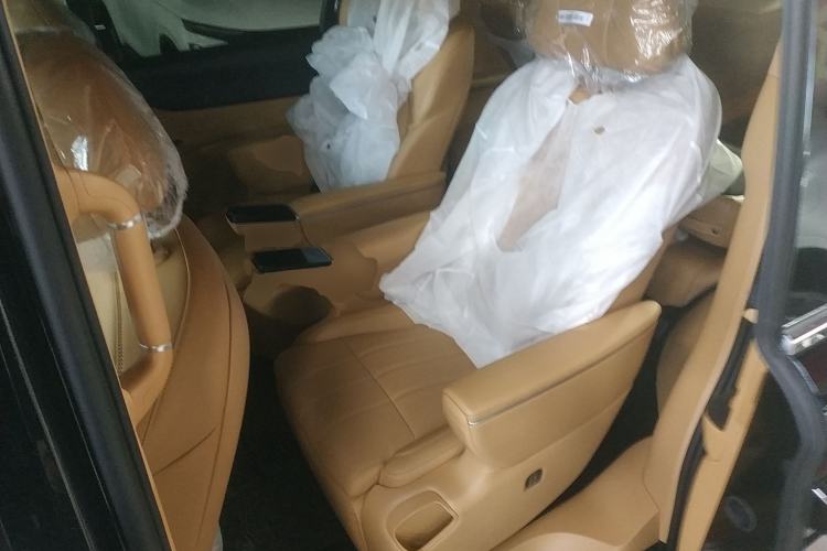 Used VOYAH Dream 2025 PHEV Four-Wheel Drive Excellence Kunpeng Edition
