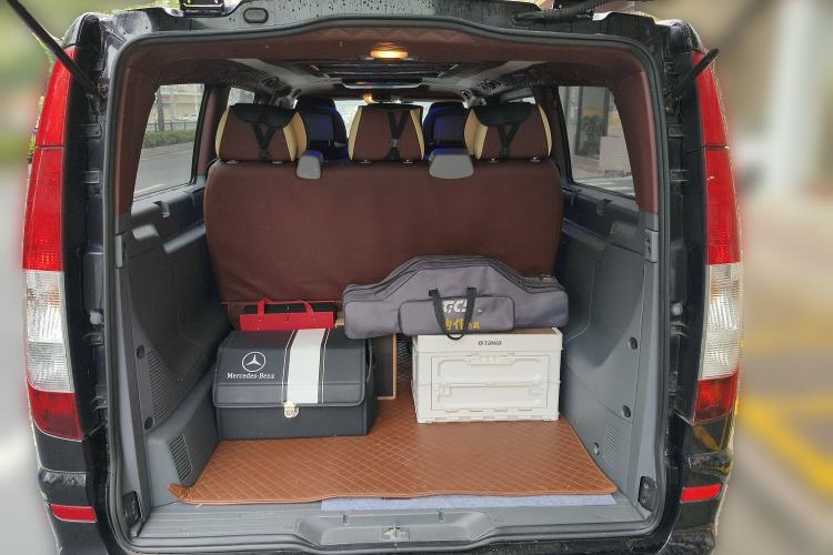 Used Mercedes-Benz Vito 2011 2.5L 7-seater executive version Trunk