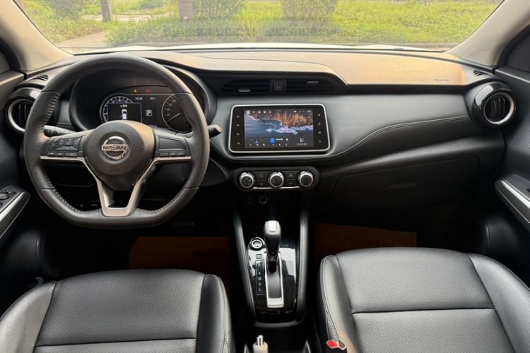 Used Nissan Kicks 2021 1.5L XV CVT Smart Connect Luxury Edition Interior 1