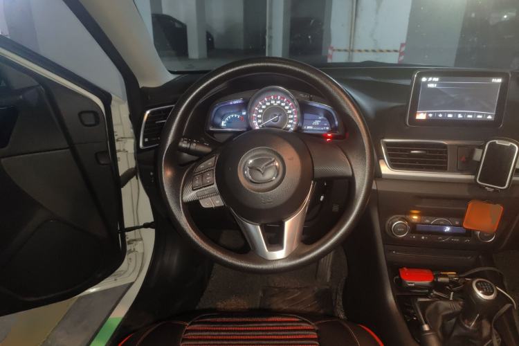 Used Mazda Mazda 3 Axela 2016 Sedan 1.5L Manual Luxury Model
